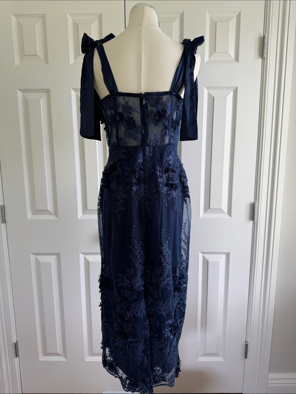 NWT Lulus Charisma Navy 3D Floral Bustier Tie Strap Wedding Guest Dress Size L - Picture 9 of 15